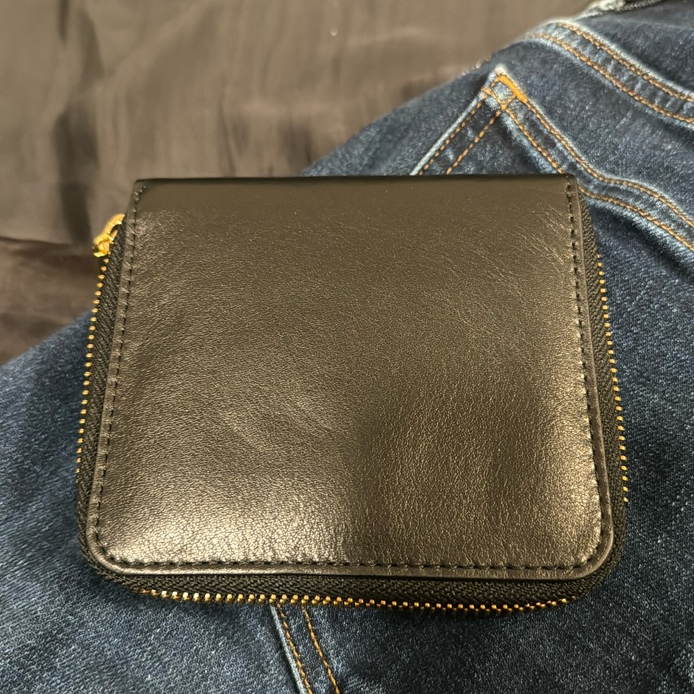 Brand New Cuyana Black Zip Around Square Leather Wallet plus Accessory